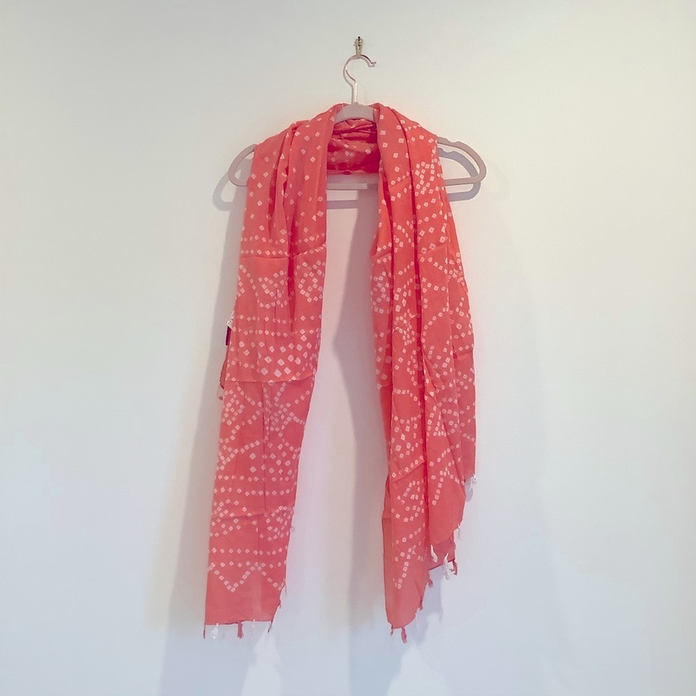 NATURA pink geometric pattern lightweight scarf